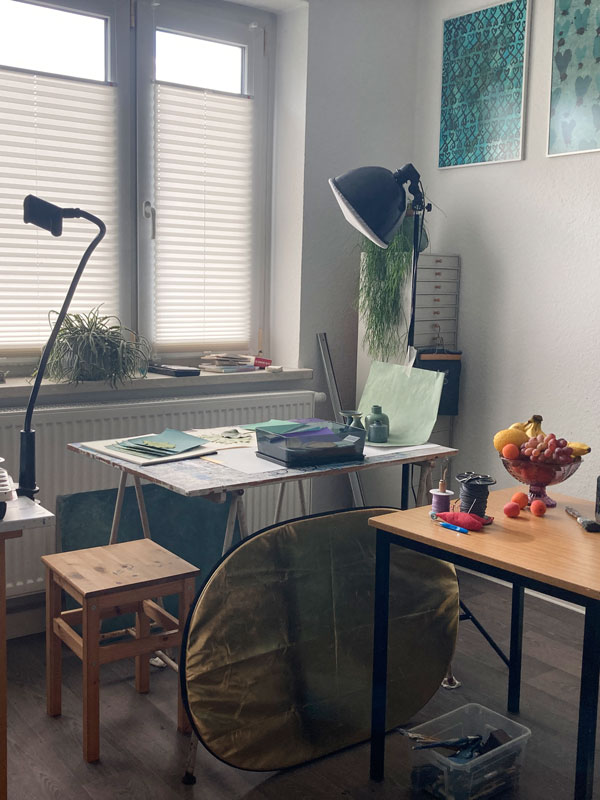 Setting für das Buch »Du kannst zeichnen!« Vasen, Obstschale, Fotolicht.